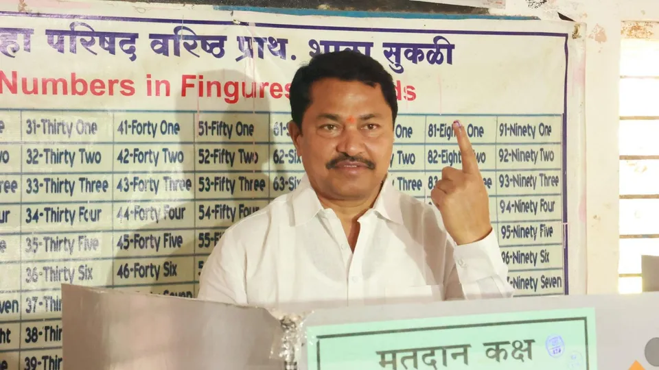 Maharashtra Congress chief Nana Patole shows his ink-marked finger after casting vote during the Maharashtra Assembly polls, at Sakoli assembly constituency in Bhandara district