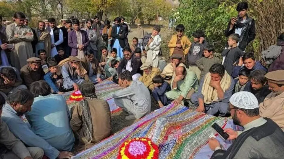 People mourn over the graves of relatives who were killed after gunmen opened fire on passenger vehicles in the Kurram tribal district of Khyber Pakhtunkhwa province, in Shalozan, Pakistan November 22, 2024