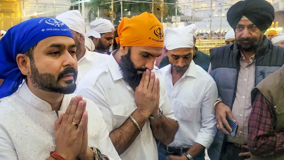 Bollywood star Ranveer Singh and filmmaker Aditya offered prayers at the Golden Temple in Amritsar on Sunday