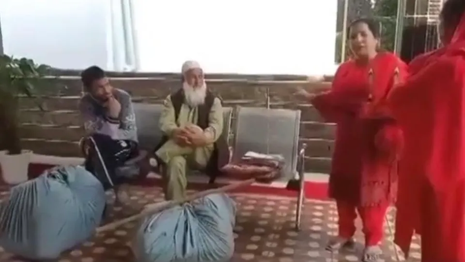 Kashmiri shawl sellers