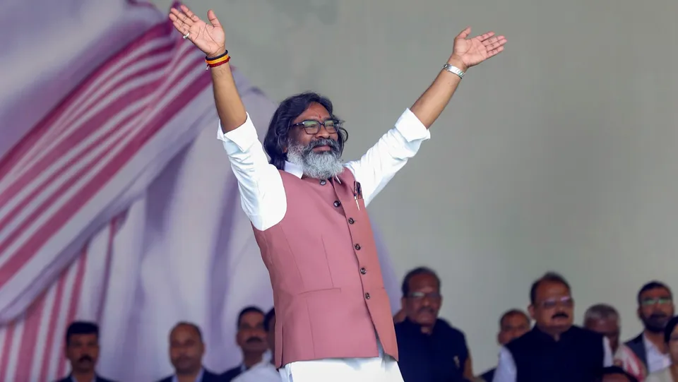 JMM leader Hemant Soren takes oath as Jharkhand Chief Minister during a ceremony, in Ranchi, Thursday, Nov. 28, 2024