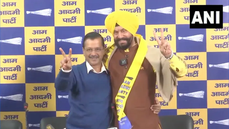 Jitender Singh Shunty joins AAP in presence of Arvind Kejriwal