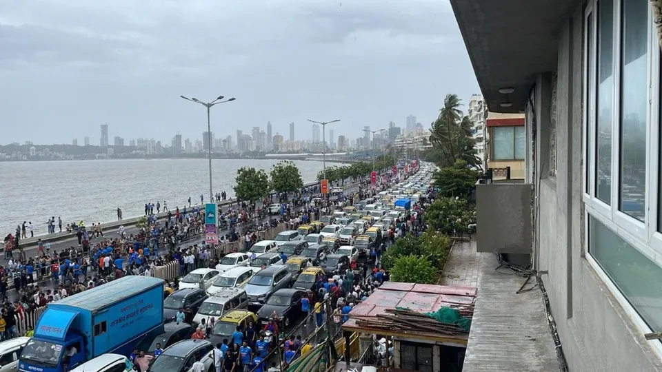Marine Drive Mumbai Traffic Jam