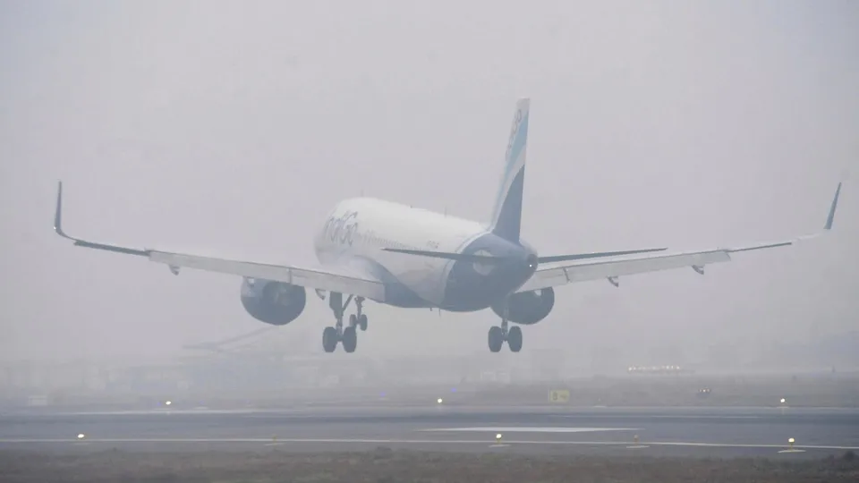 Delhi Airport Fog image Flight Delay Kolkata Airport Srinagar Airport Aviation Indigo