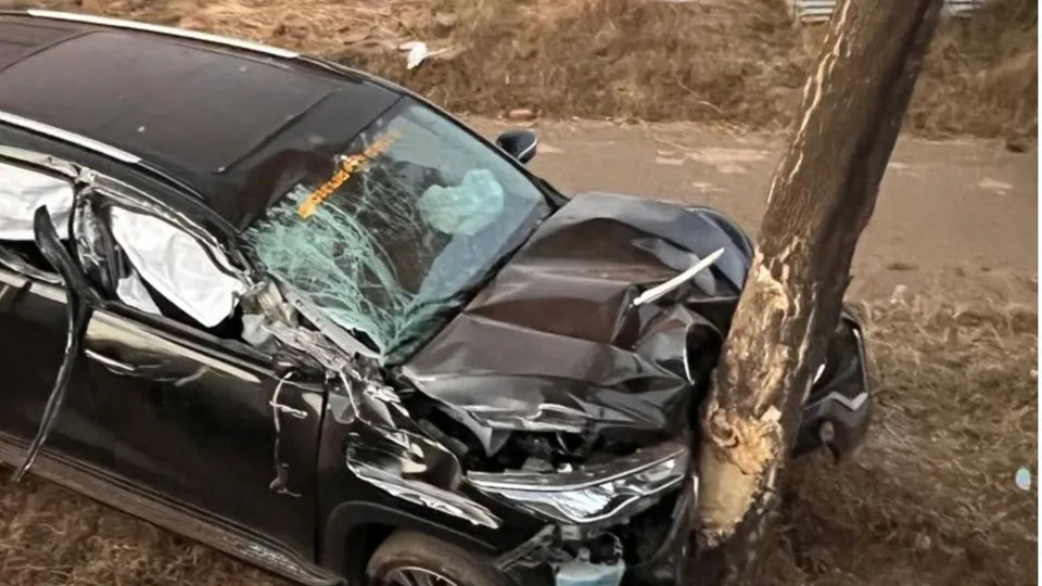 Laxmi Hebbalkar damaged car image