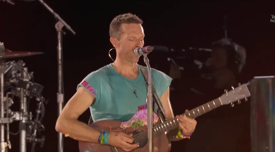 Coldplay sings Vande Mataram in Ahmedabad
