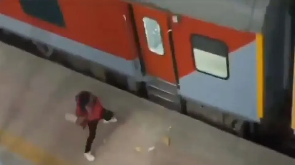 Chhatarpur Train Stone Pelting