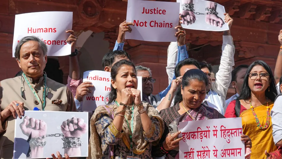 Shashi Tharoor protest outside the Parliament image