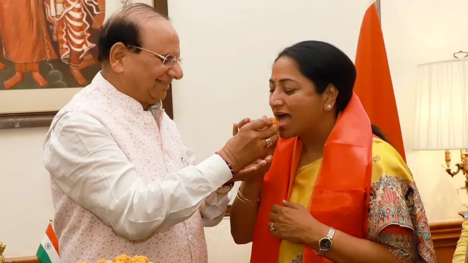 Delhi Lieutenant Governor V K Saxena offers sweets to BJP leader and Chief Minister-designate Rekha Gupta during a meeting at the Raj Niwas in New Delhi on Wednesday, Feb 19, 2025.