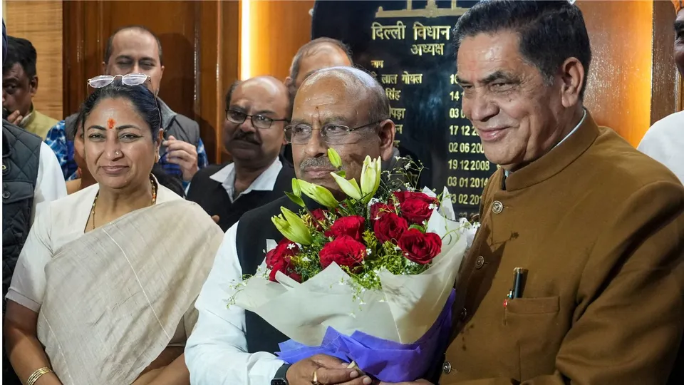 Delhi CM Rekha Gupta with Mohan Singh Bist(1)