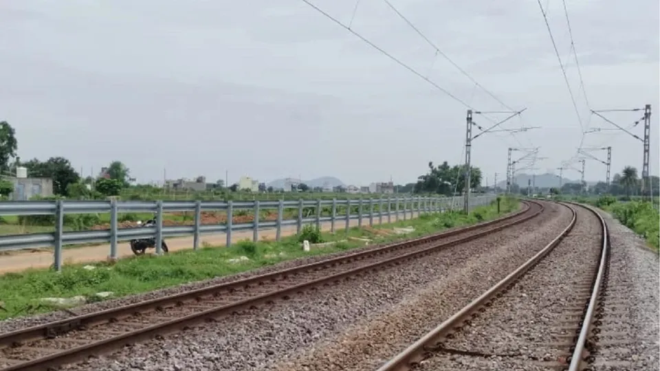 Railway fencing at ECoR image