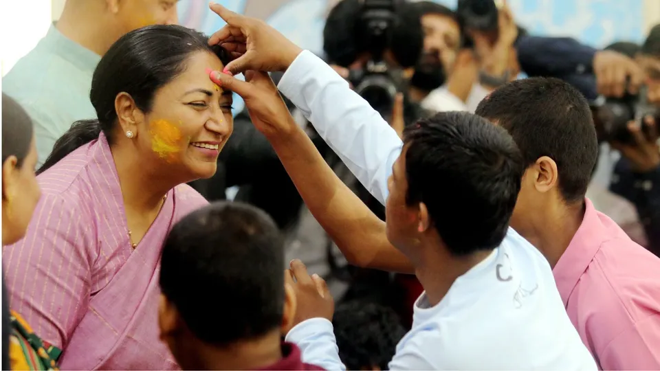 Delhi CM Rekha Gupta Holi celebration image