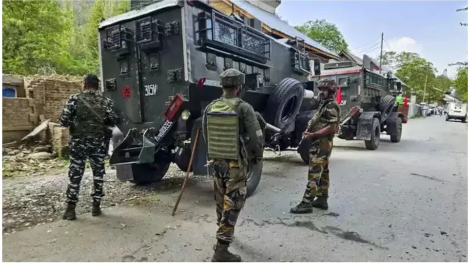 Security forces patroling in Jammu and Kashmir image
