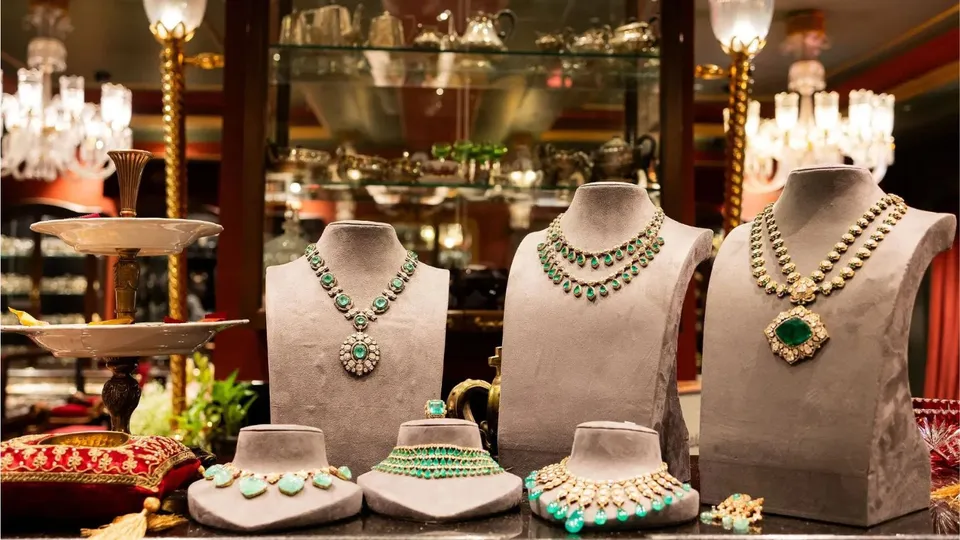 Gems and jewellery image