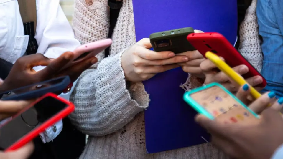 Kids Social Media Influencers ASCI Mobile Phone Internet Ban TRAI Telecom