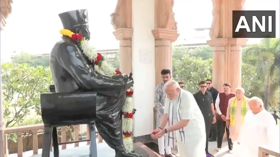 Prime Minister Narendra Modi pays floral tribute to RSS founder Keshav Baliram Hedgewar at RSS' Smruti Mandir in Nagpur on Sunday, March 30, 2025. RSS chief Mohan Bhagwat is also present.