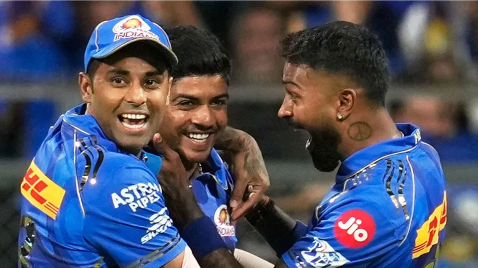 Ashwani Kumar with Hardik Pandya