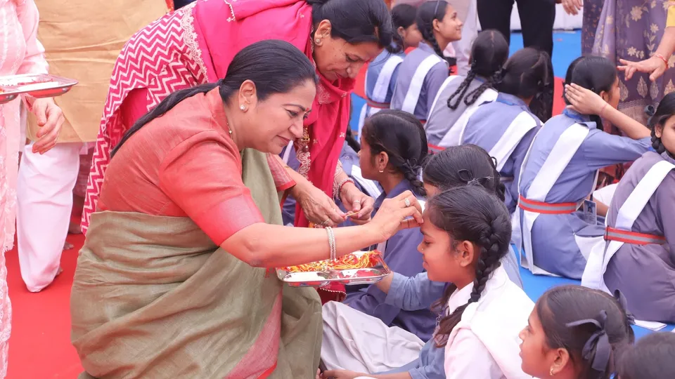 Rekha Gupta performs Kanya Poojan