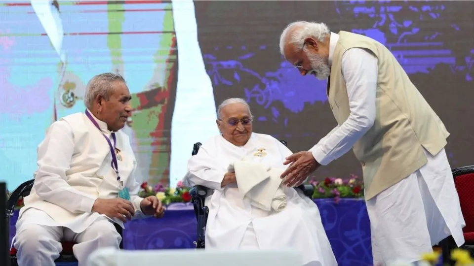 PM Modi with Dadi Ratanji