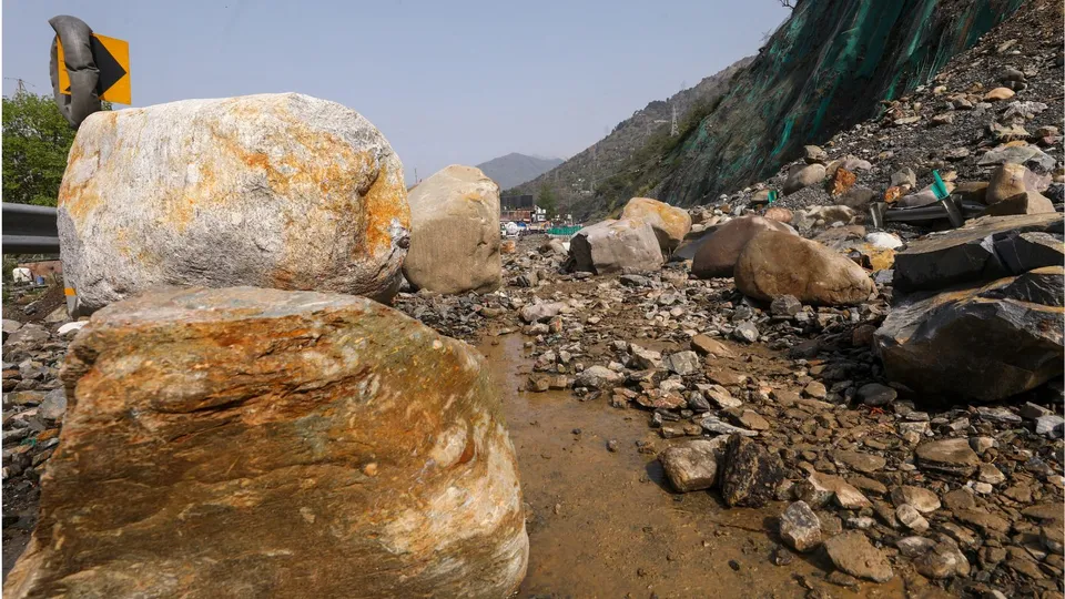 Landslide at Jammu and Srinagar highway image