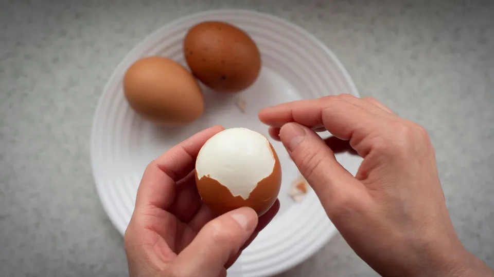 Eggs Peeling