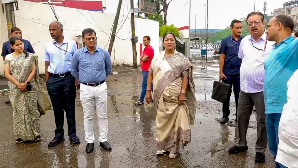 CM Rekha Gupta carries out inspection of waterlogged roads in Delhi after heavy rains.
