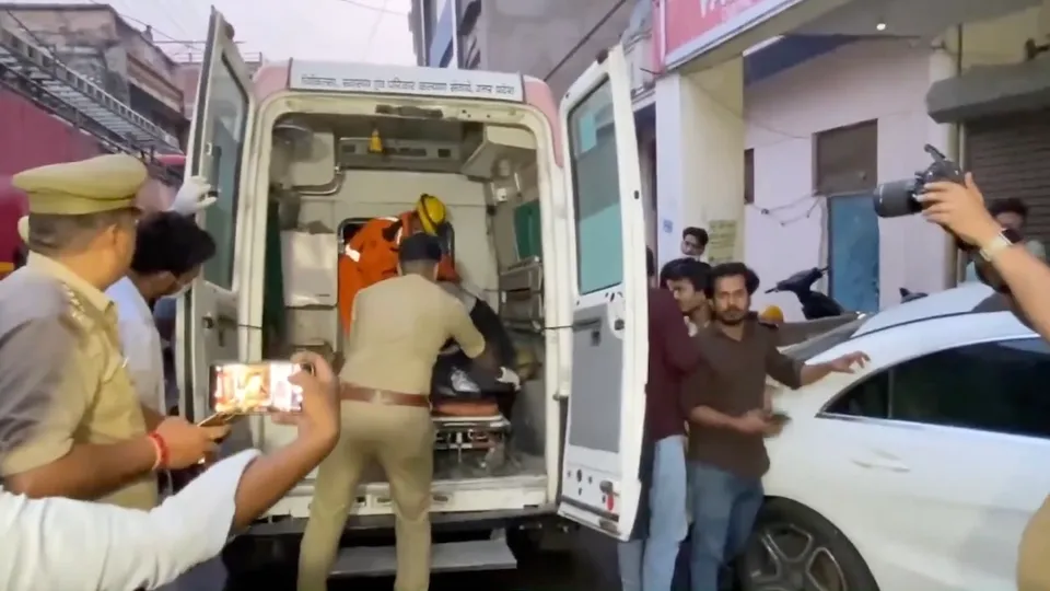 5 people died after a fire broke out due to a short circuit in a building in Chaman Ganj area of Kanpur