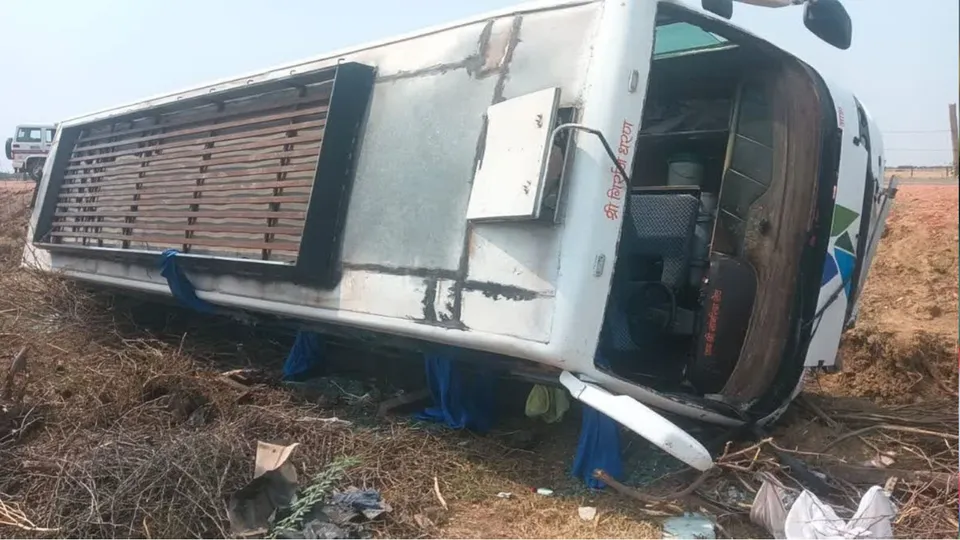 Bus overturns in Rajasthan 