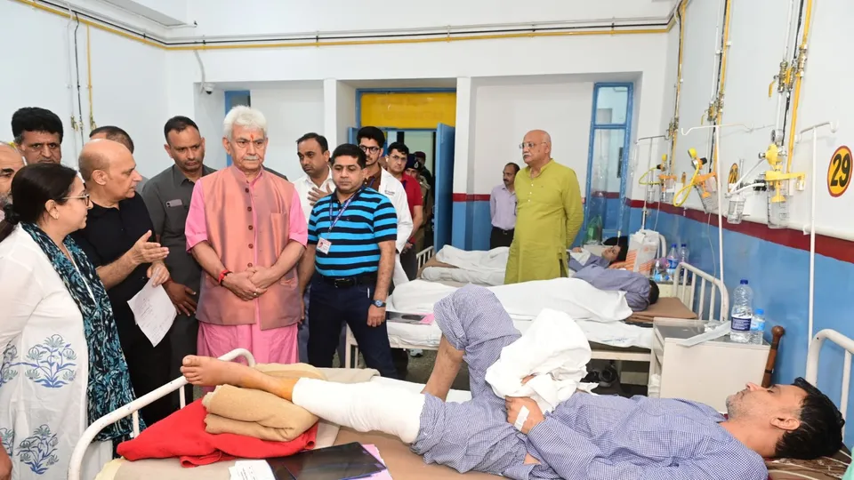 Manoj Sinha visits hospital to inquire about the condition of people injured in unprovoked shelling by the Pakistan Army