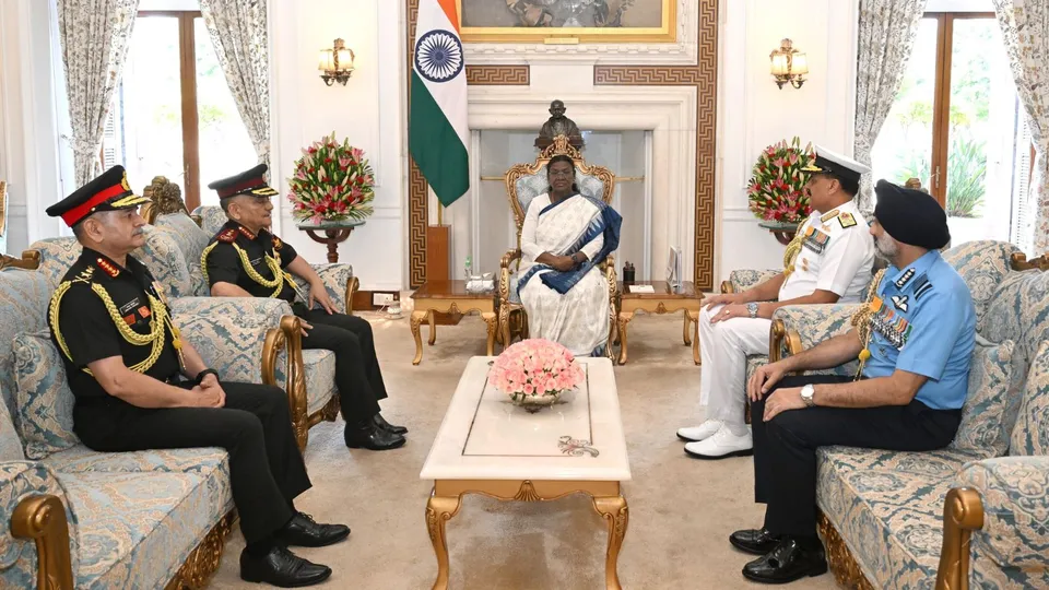 President Droupadi Murmu meets with CDS Anil Chauhan with three service chiefs