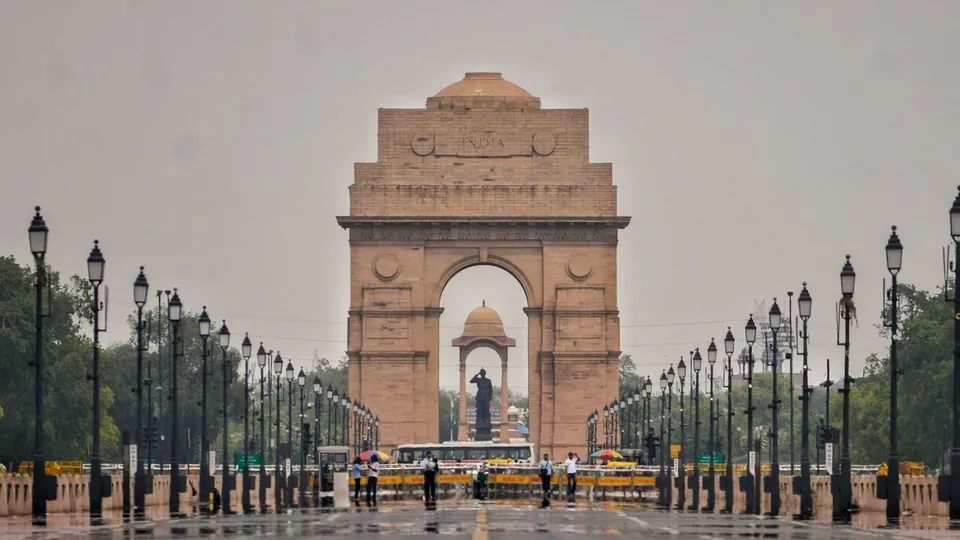 India Gate Delhi Weather Delhi Heatwaves Hot Weather Delhi Rains