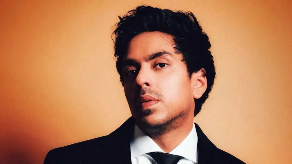 Adarsh Gourav Tu Yaa Main