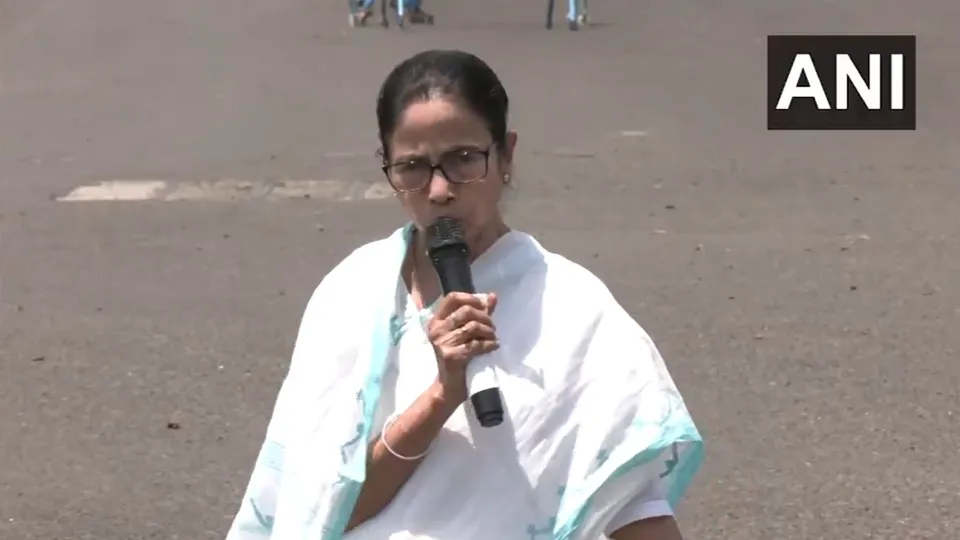 West Bengal CM Mamata Banerjee image 