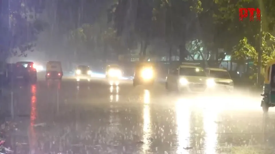 Delhi hailstorm rains
