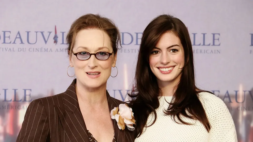 Meryl Streep (L),  Anne Hathaway (R)
