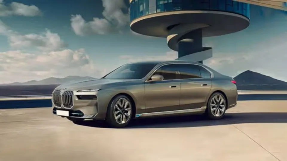 Electric sedan BMW i7