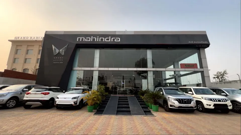 Mahindra showroom image
