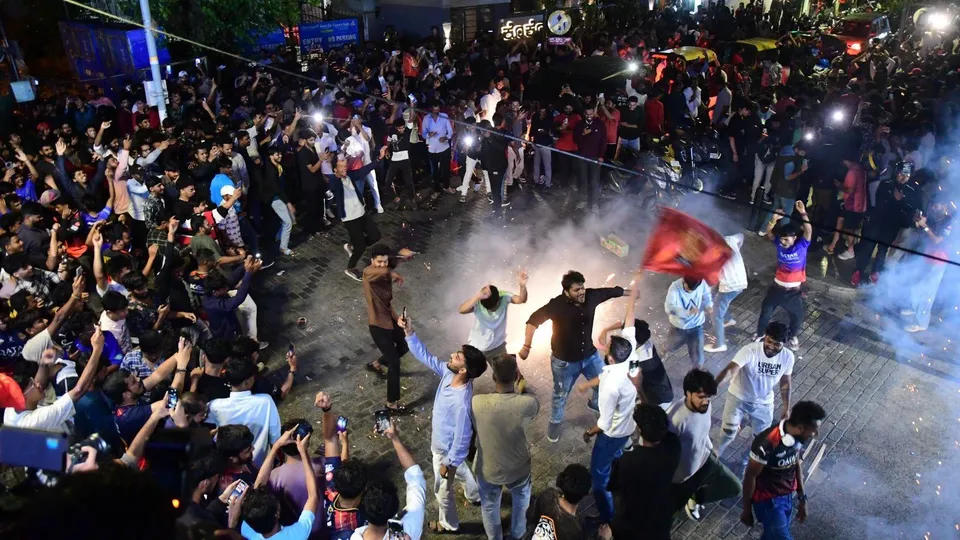 RCB fans celebrate