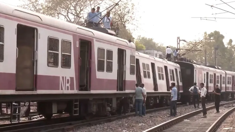 Ghaziabad to Nizamuddin EMU