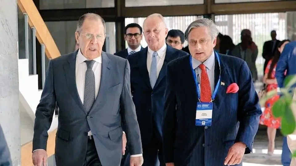 Shashi Tharoor meets Russian Foreign minister Lavrov in Moscow
