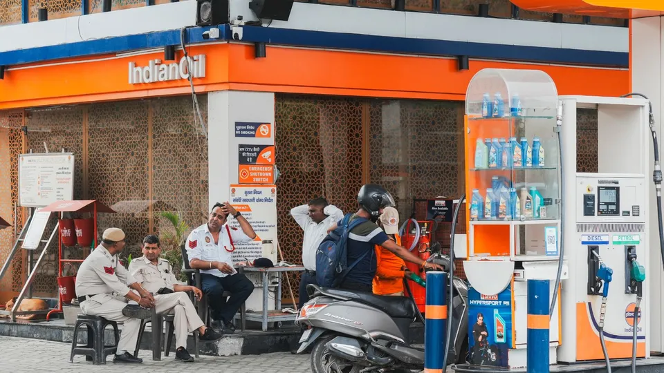 Petrol Pumps Fuel Pumps Petrol Diesel Prices Indian Oil IOCL Delhi Old Vehicles