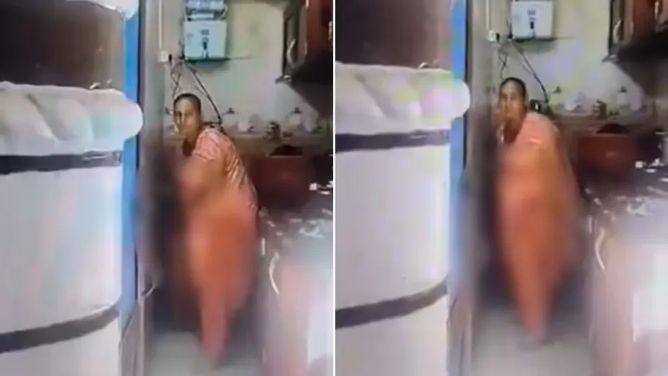 Bijnor Maid Urinating