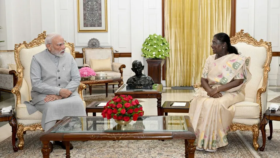 Narendra Modi Droupadi Murmu Rashtrapati Bhavan