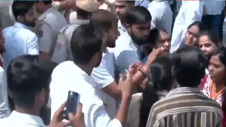 ABVP NSUI clash KMC College