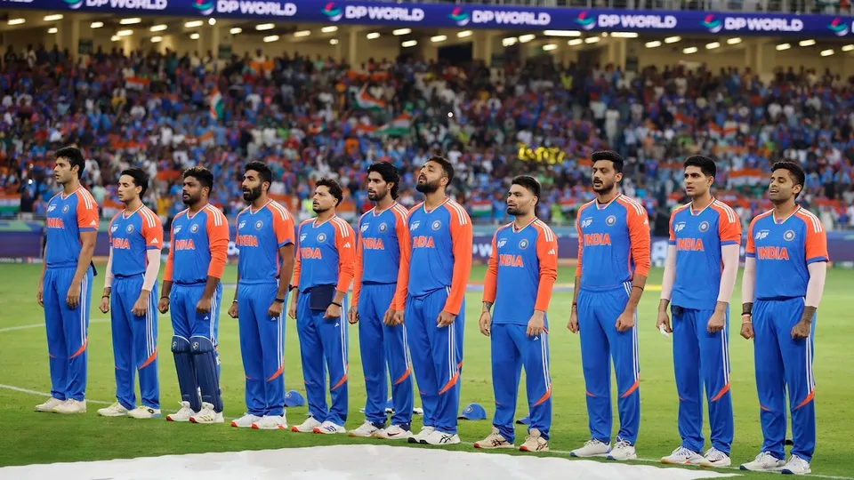 suryakumar yadav with his team