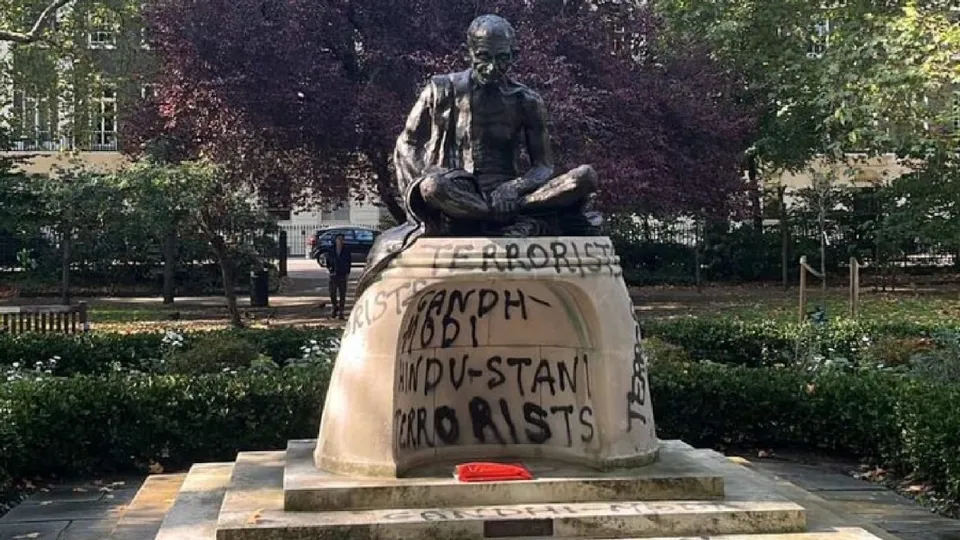 Mahatma Gandhi statue london