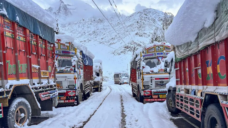 Manali Leh Highway Lahaul Spiti Himachal Pradesh Snowfall