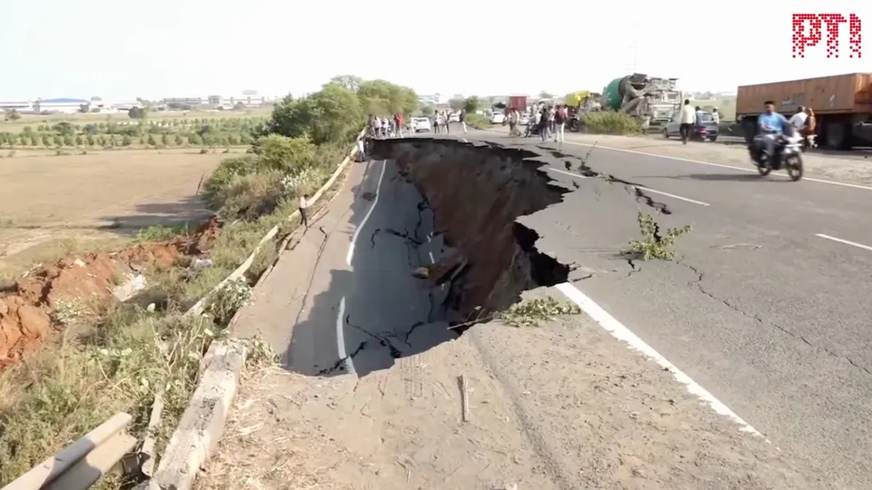 bhopal road caves in