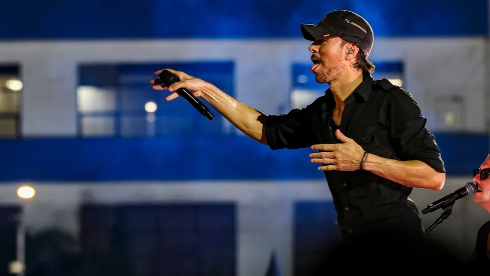 Enrique Iglesias during his performance, in Mumbai, Wednesday, Oct. 29, 2025.