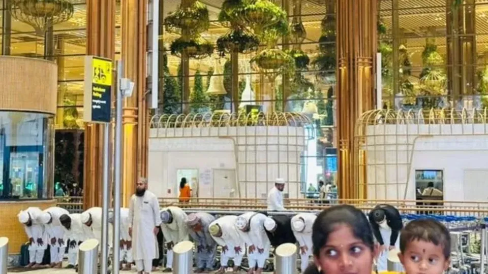 Bengaluru airport namaz video